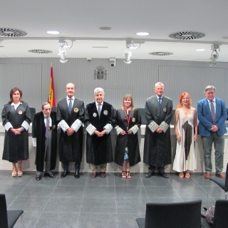 Los magistrados con el presidente de la Audiencia Nacional, Juan Manuel Fernández, encargado de presidir el acto